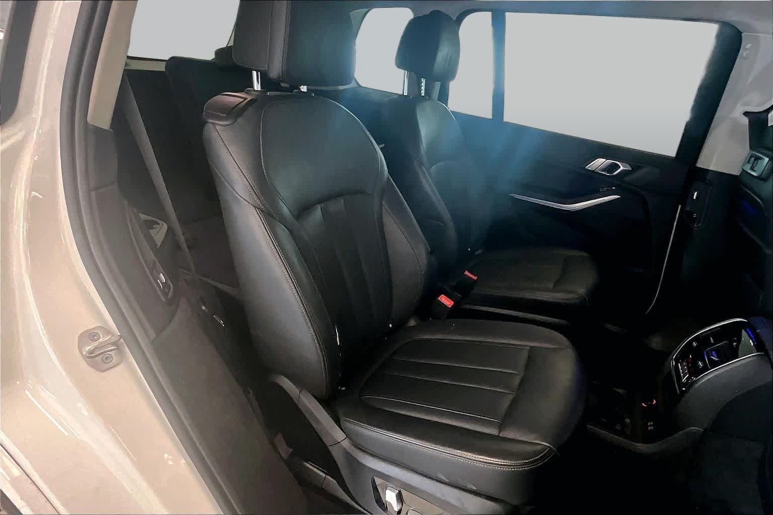 Used 2021 BMW X7 xDrive40i w/ Premium Package 2 AWD/4WD image 18