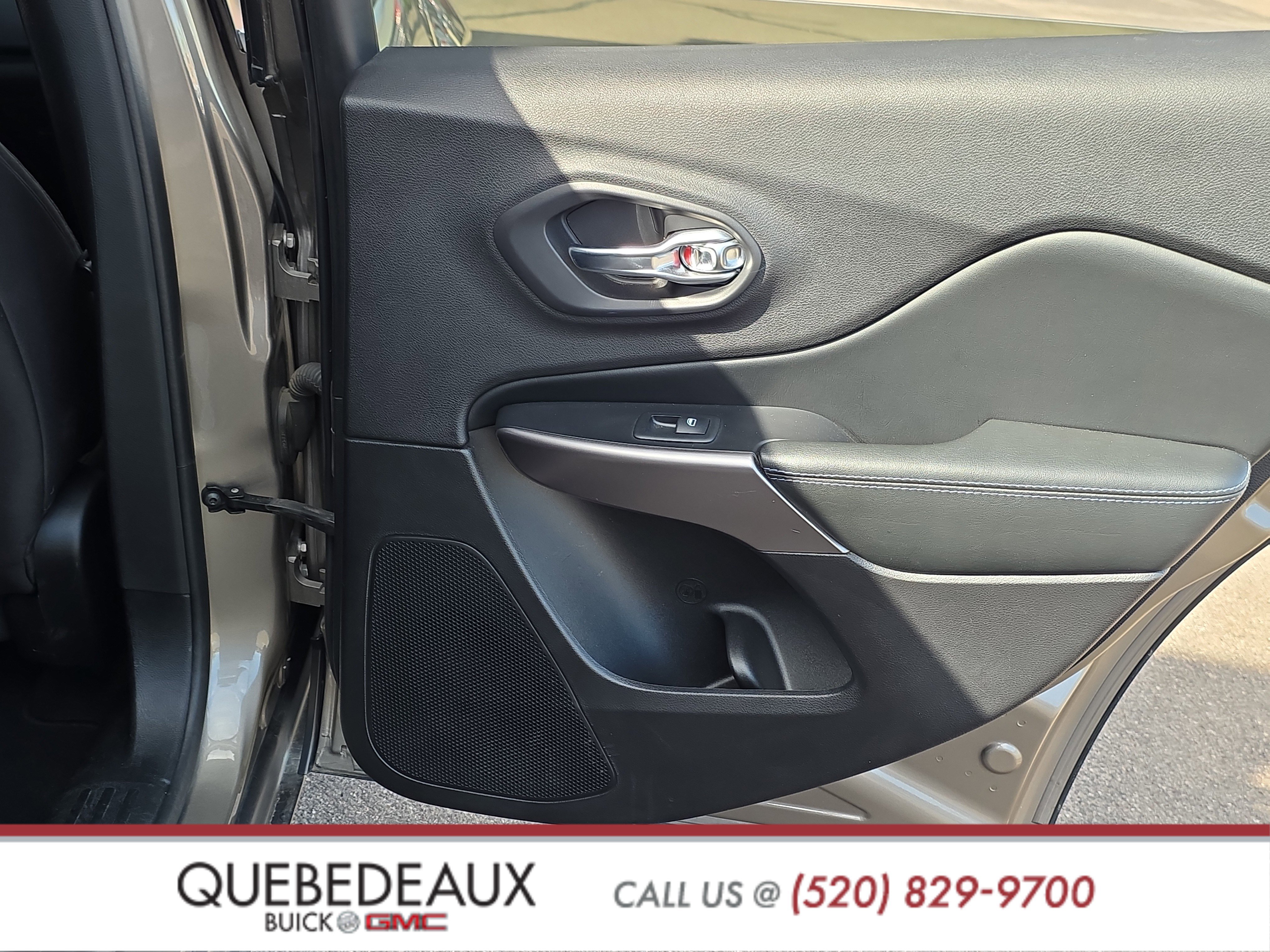 Used 2019 Jeep Cherokee Latitude w/ Popular Appearance Group image 24