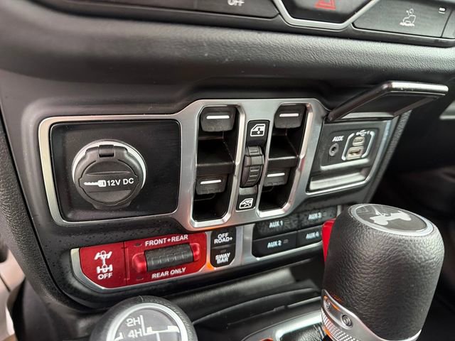 Used 2025 Jeep Wrangler Unlimited Rubicon AWD/4WD image 6