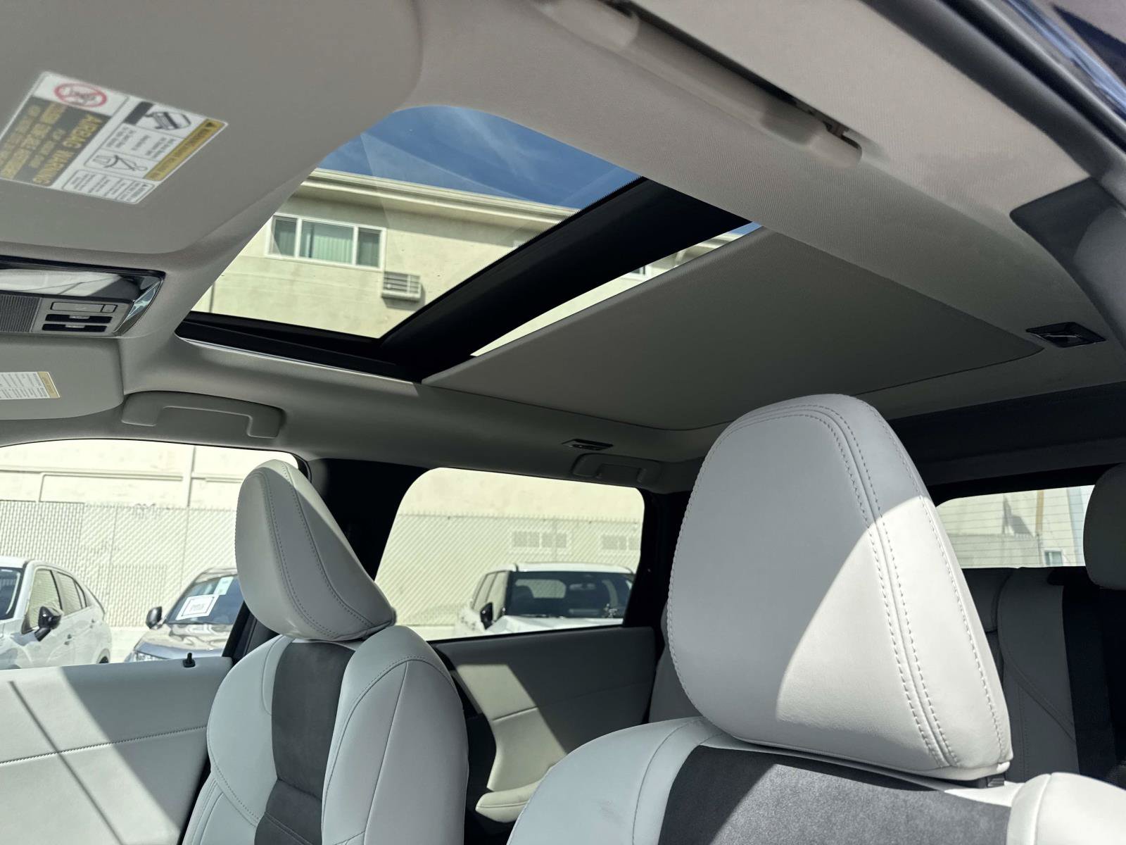 New 2026 Mitsubishi Outlander SE FWD image 16
