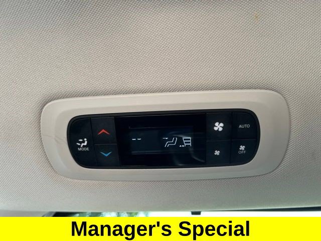 Used 2024 Chrysler Pacifica Touring-L FWD image 43