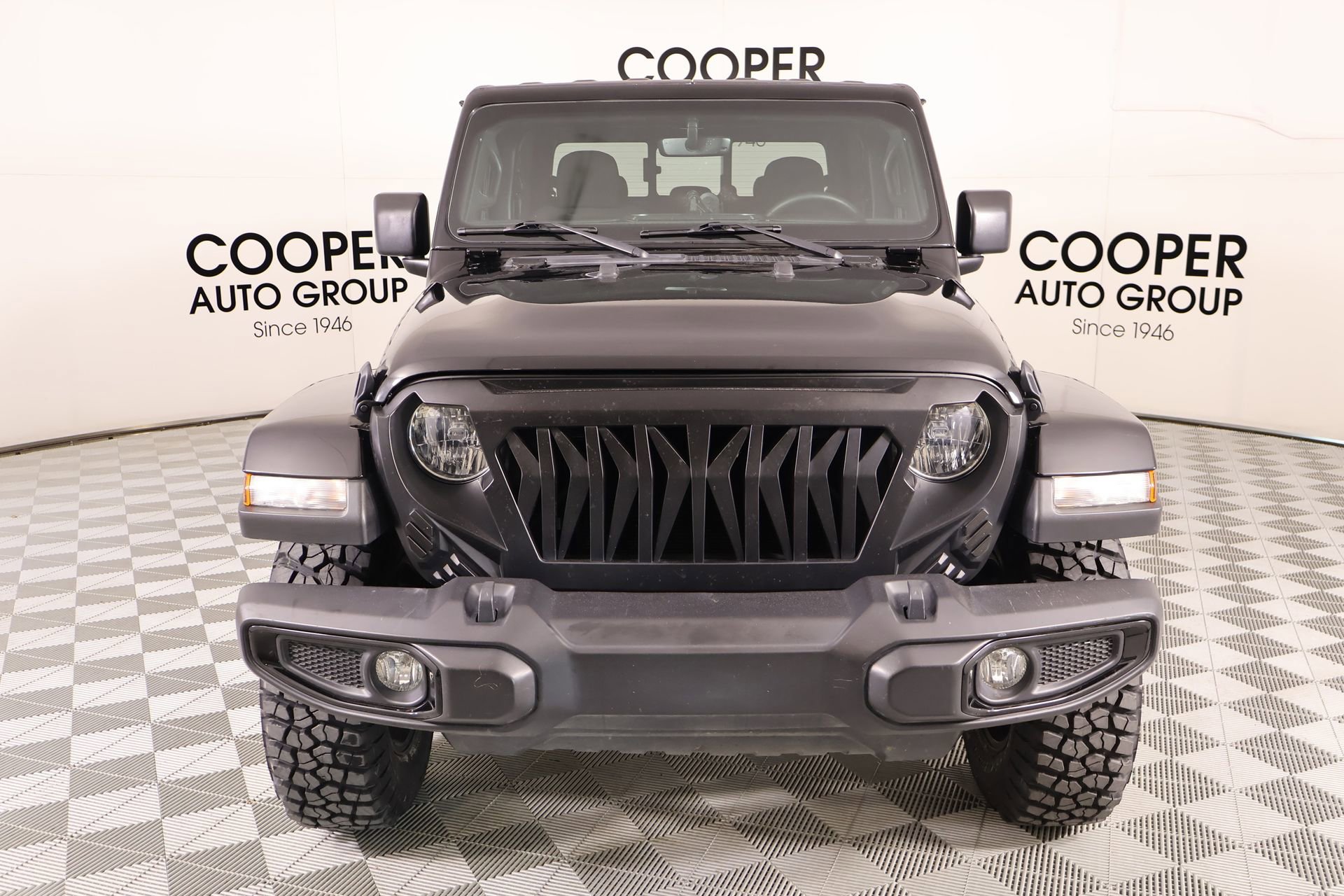 Used 2023 Jeep Gladiator Willys image 9