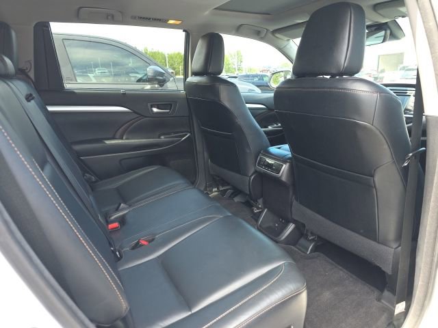 Used 2017 Toyota Highlander XLE FWD image 7