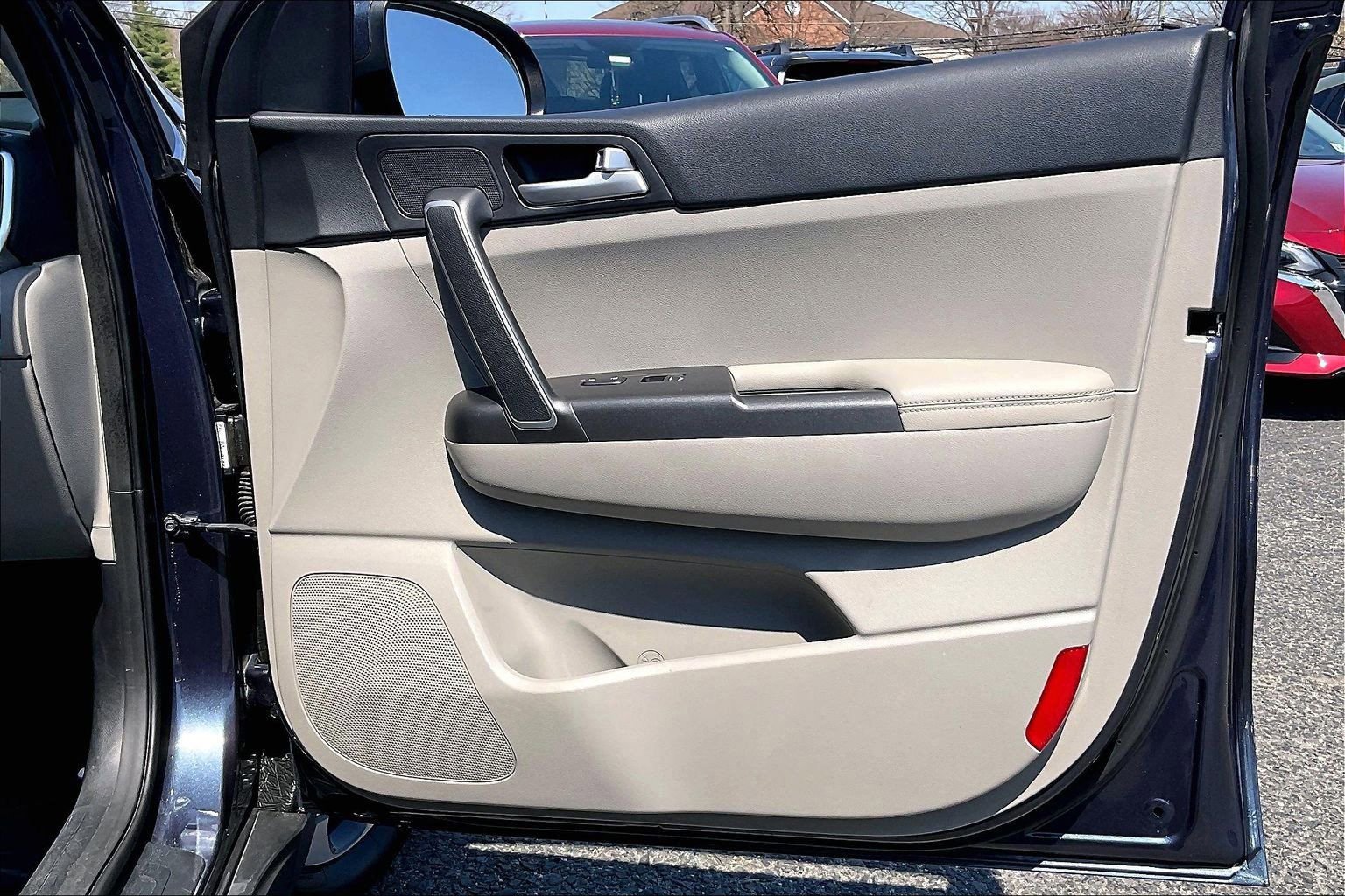 Used 2020 Kia Sportage LX image 23