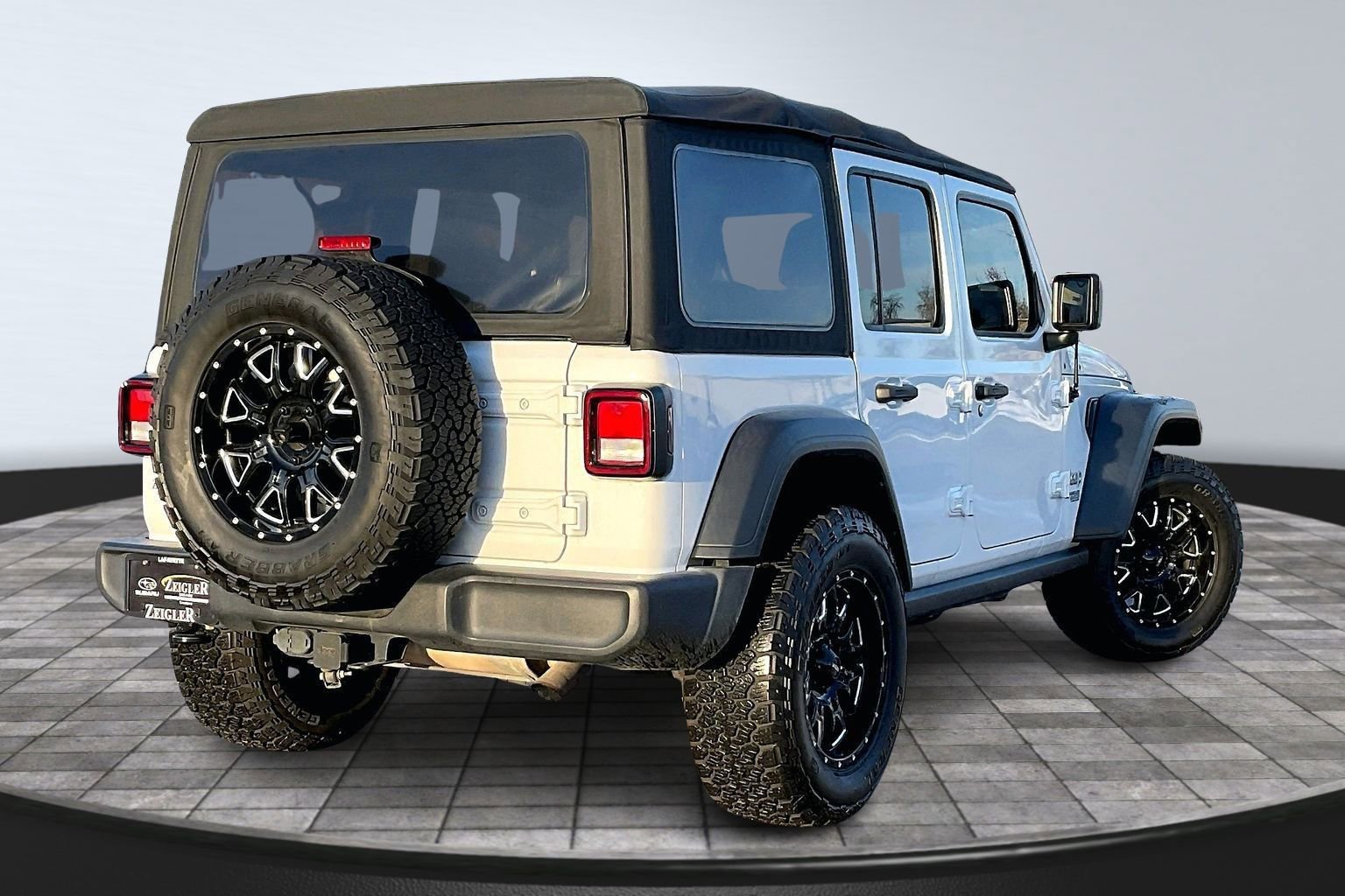 Used 2018 Jeep Wrangler Unlimited Sport image 2