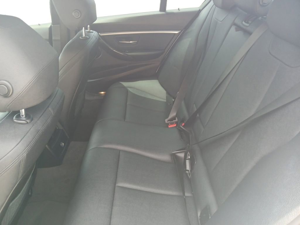 Used 2018 BMW 330i xDrive Sedan AWD/4WD image 12