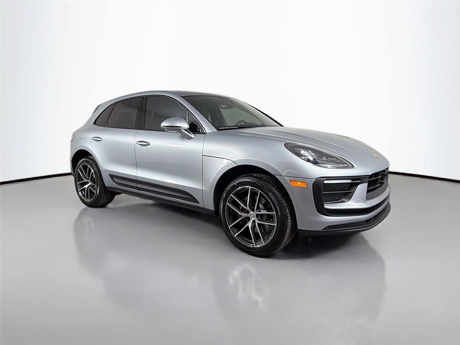 Certified 2026 Porsche Macan Turbo AWD/4WD image 9