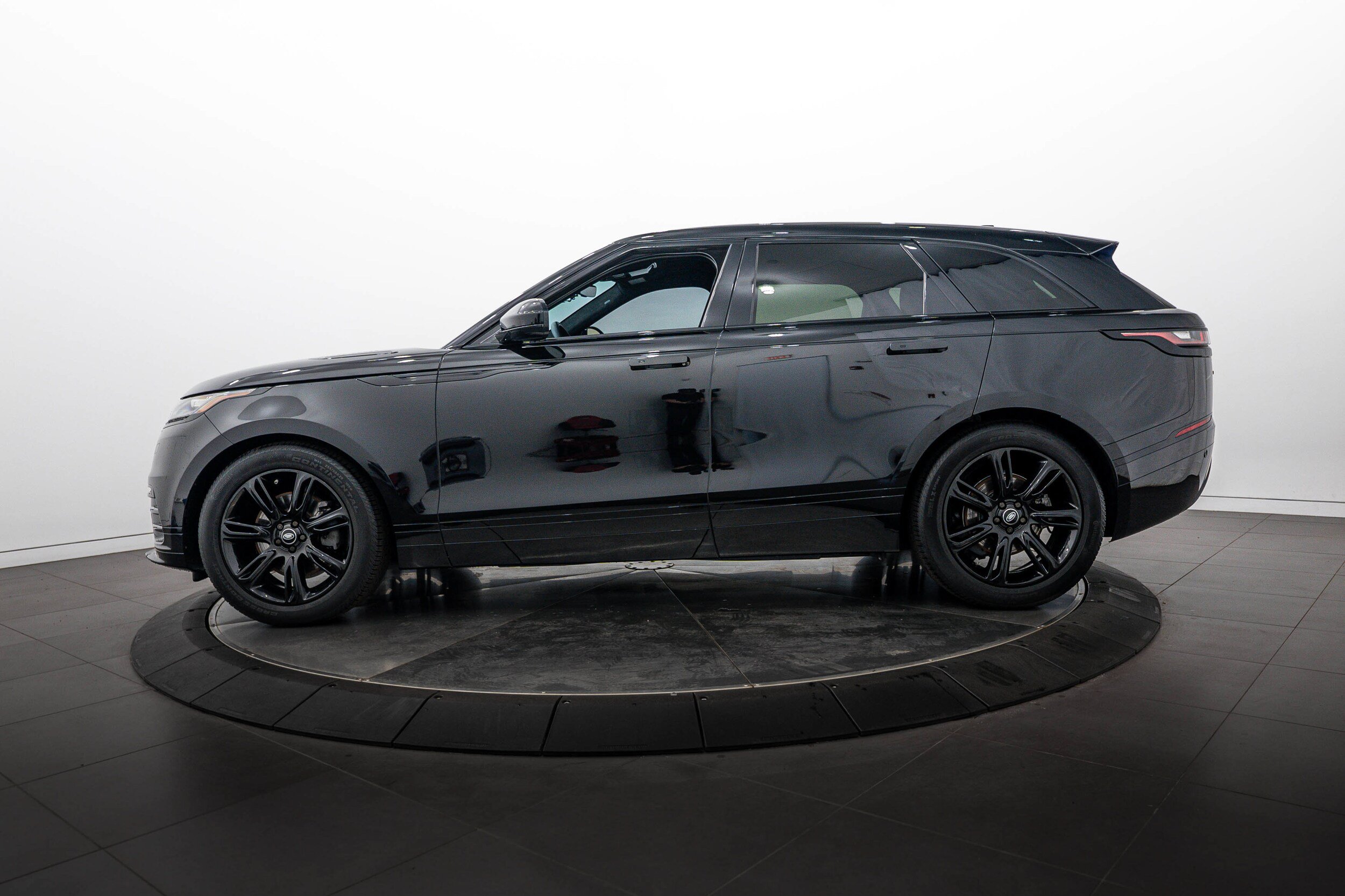 Used 2023 Land Rover Range Rover Velar R-Dynamic S AWD/4WD image 6