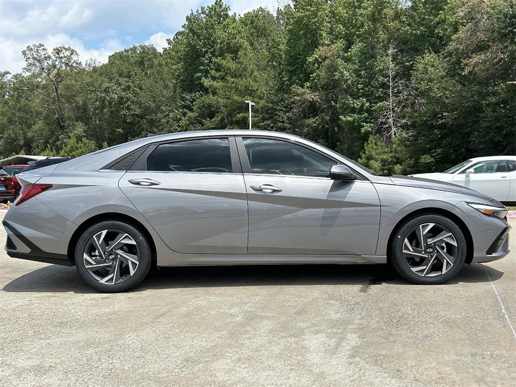 Used 2024 Hyundai Elantra SEL w/ Convenience Package image 12