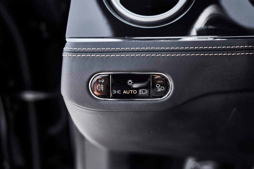 Used 2024 Bentley Flying Spur V8 AWD/4WD image 58