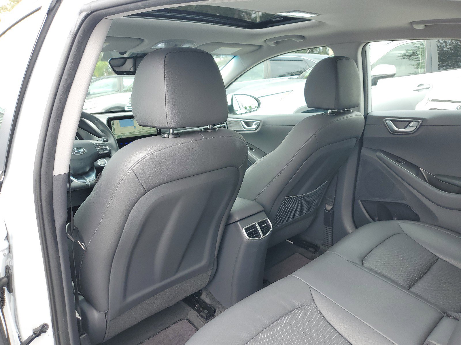 Used 2020 Hyundai Ioniq Limited image 10