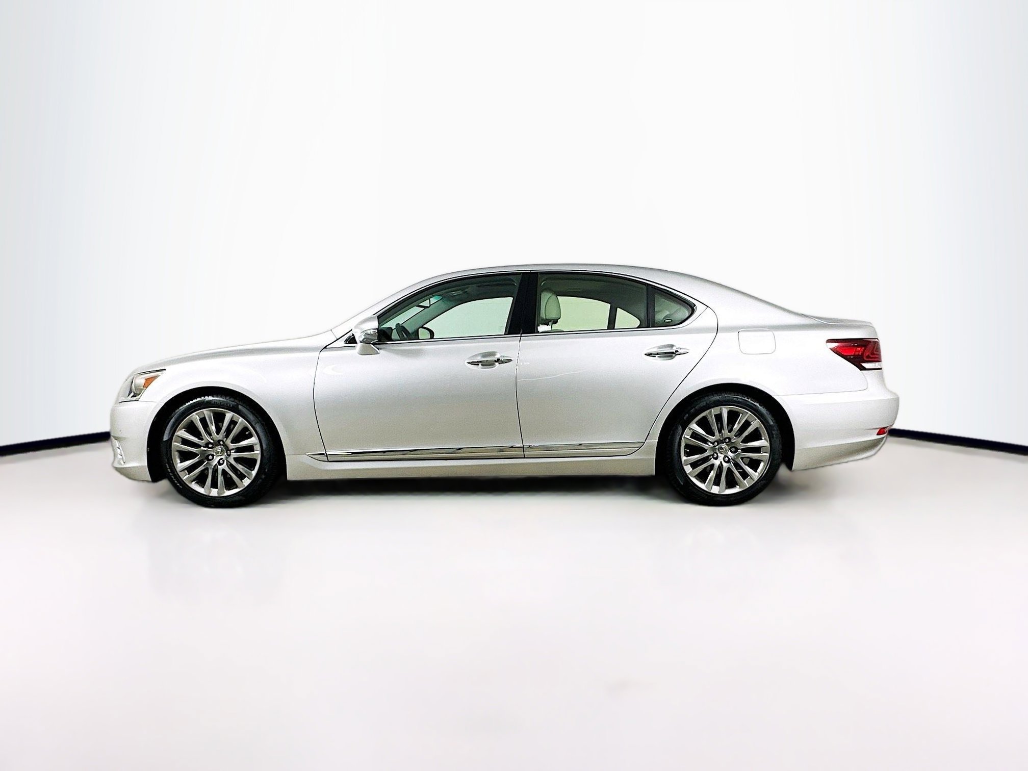 Used 2017 Lexus LS 460 w/ Comfort Package RWD image 4
