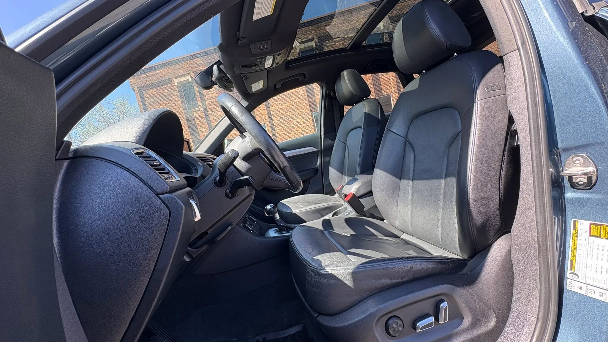 Used 2018 Audi Q3 2.0T Premium w/ Convenience Package AWD/4WD image 2