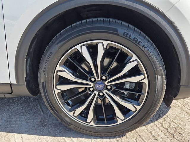 Certified 2022 Ford Escape SE w/ SE Sport Appearance Package image 11