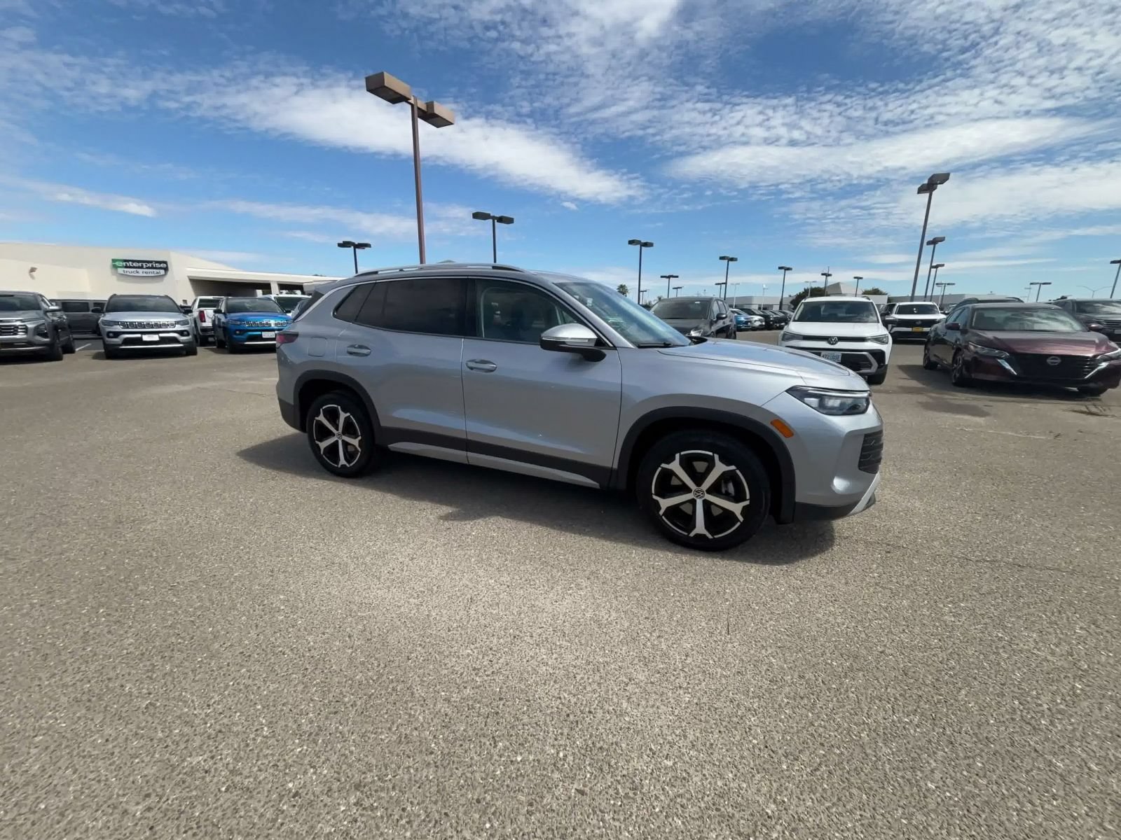 Used 2026 Volkswagen Tiguan SE AWD/4WD image 3