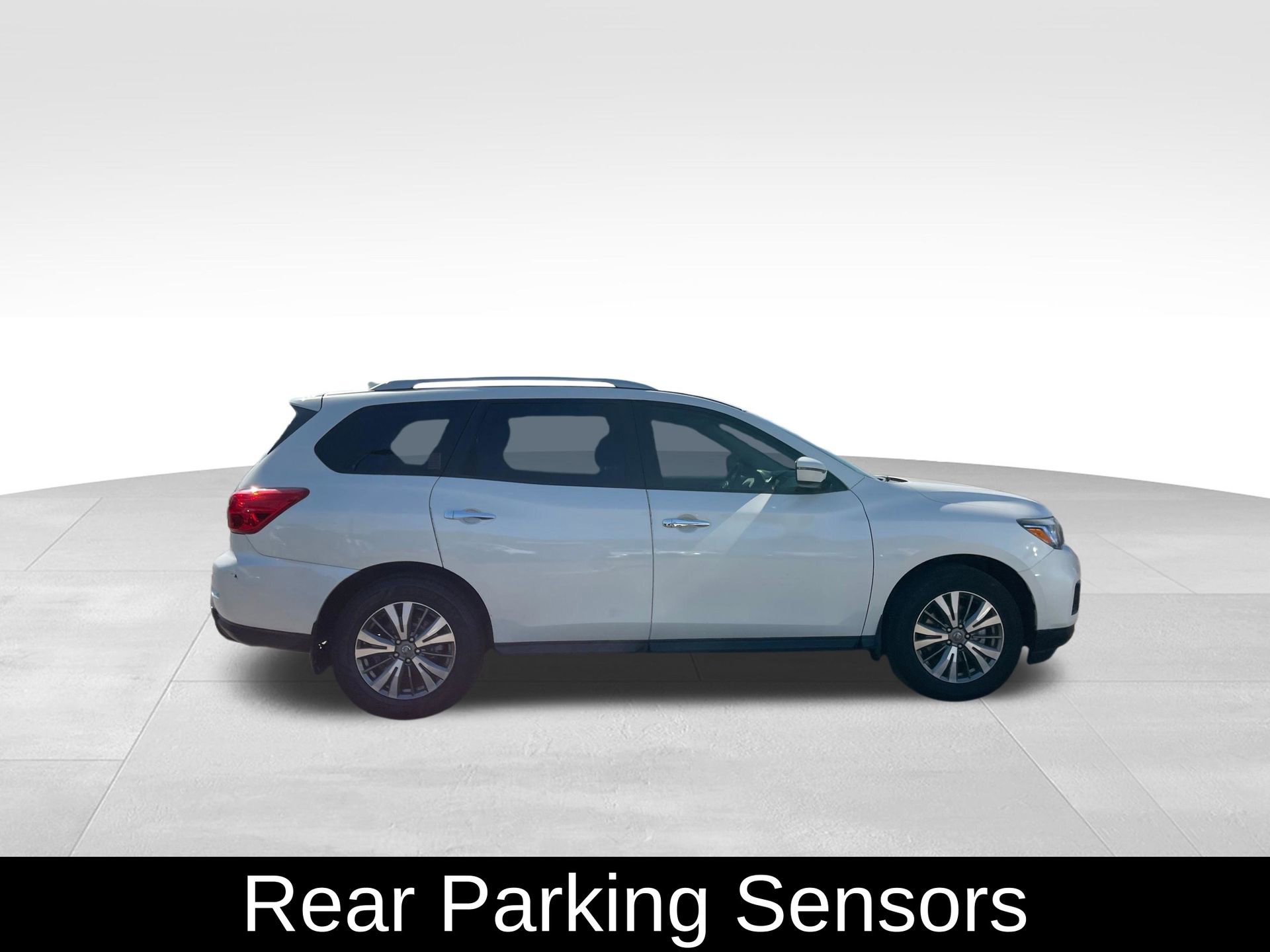 Used 2019 Nissan Pathfinder SV video 4