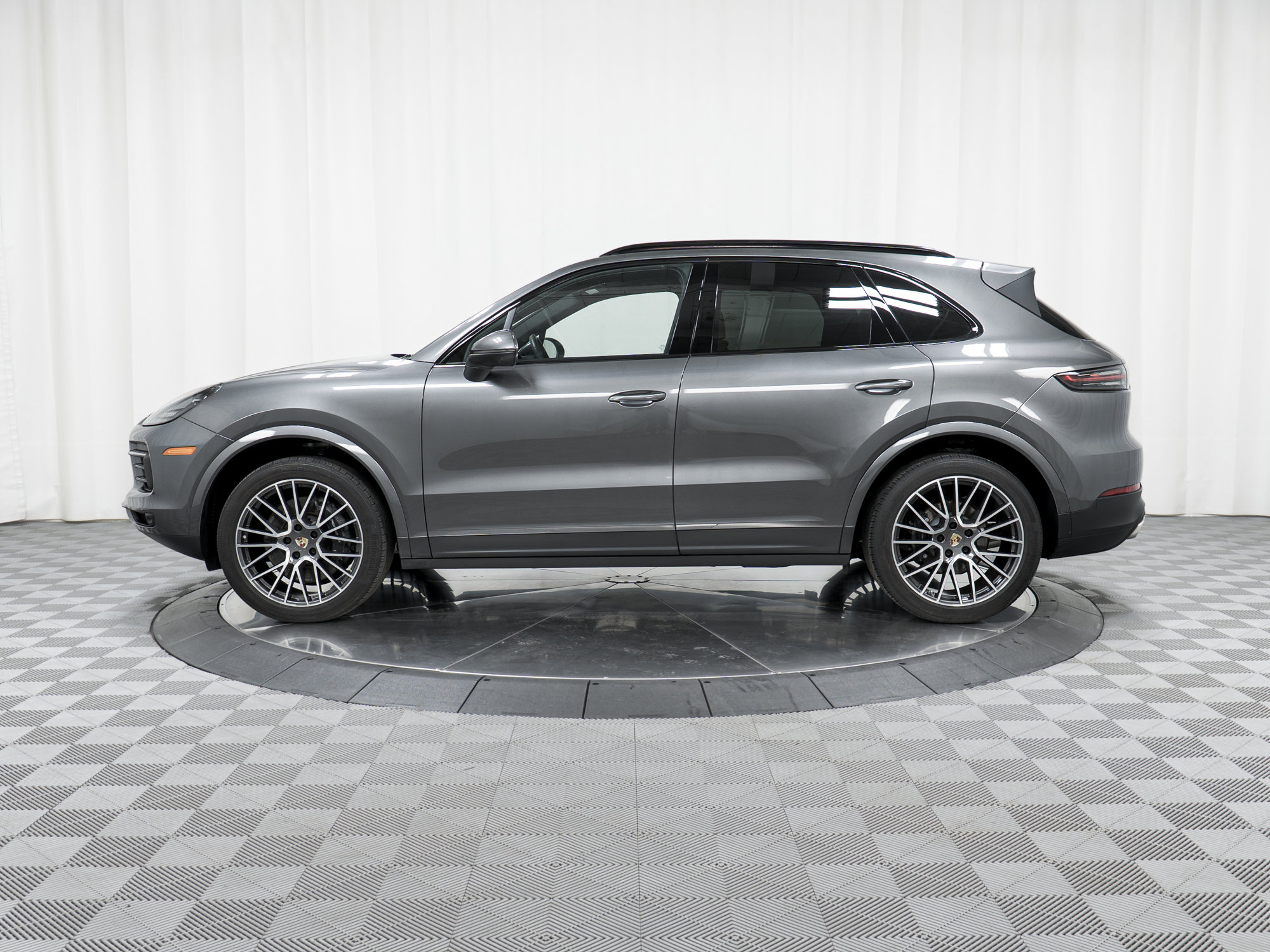 Certified 2023 Porsche Cayenne image 2