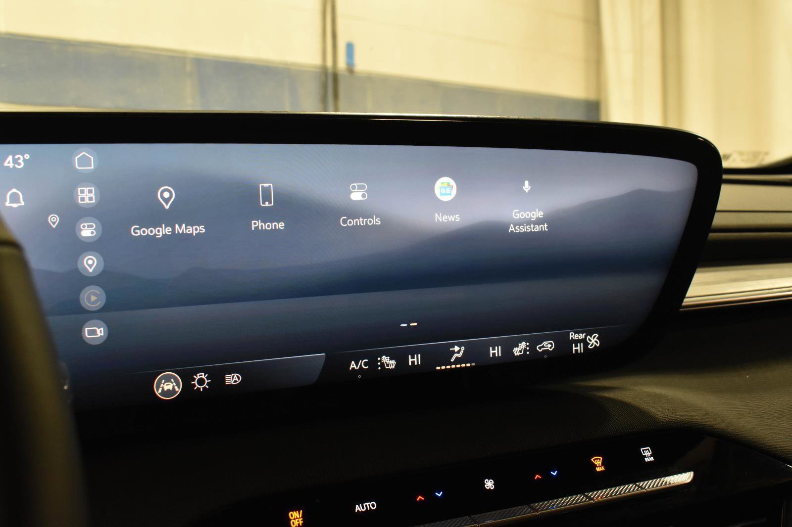 Used 2025 Buick Enclave Preferred image 15