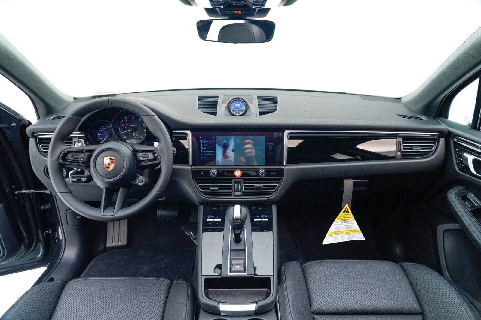 Certified 2026 Porsche Macan Turbo AWD/4WD image 18