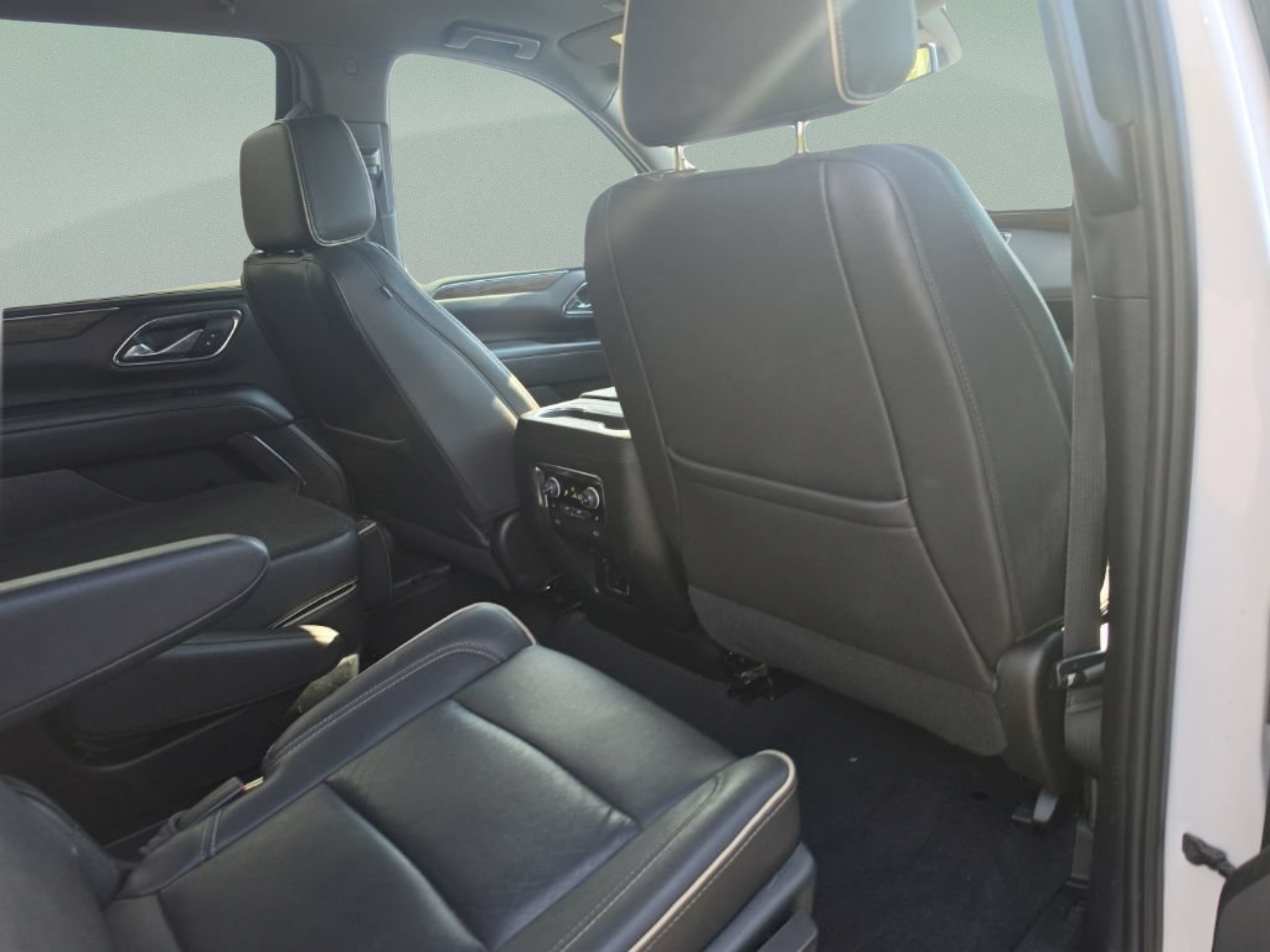 Used 2023 Chevrolet Suburban Premier AWD/4WD image 31
