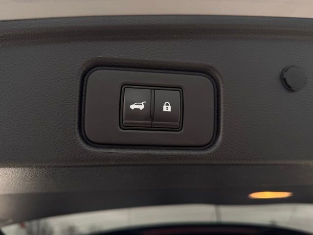 Used 2022 Nissan Pathfinder Platinum w/ Cargo Package image 10