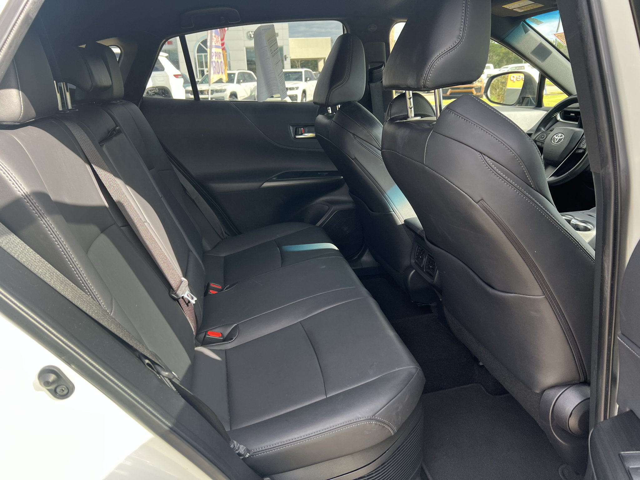 Used 2022 Toyota Venza XLE AWD/4WD image 12
