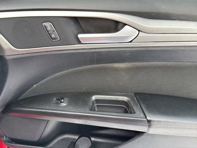 Used 2020 Ford Fusion SE image 42