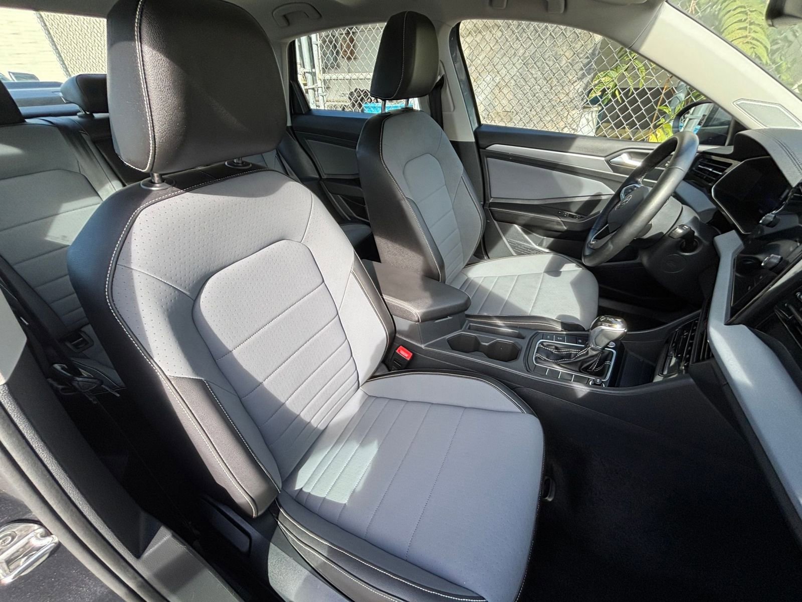 Used 2025 Volkswagen Jetta SE image 36