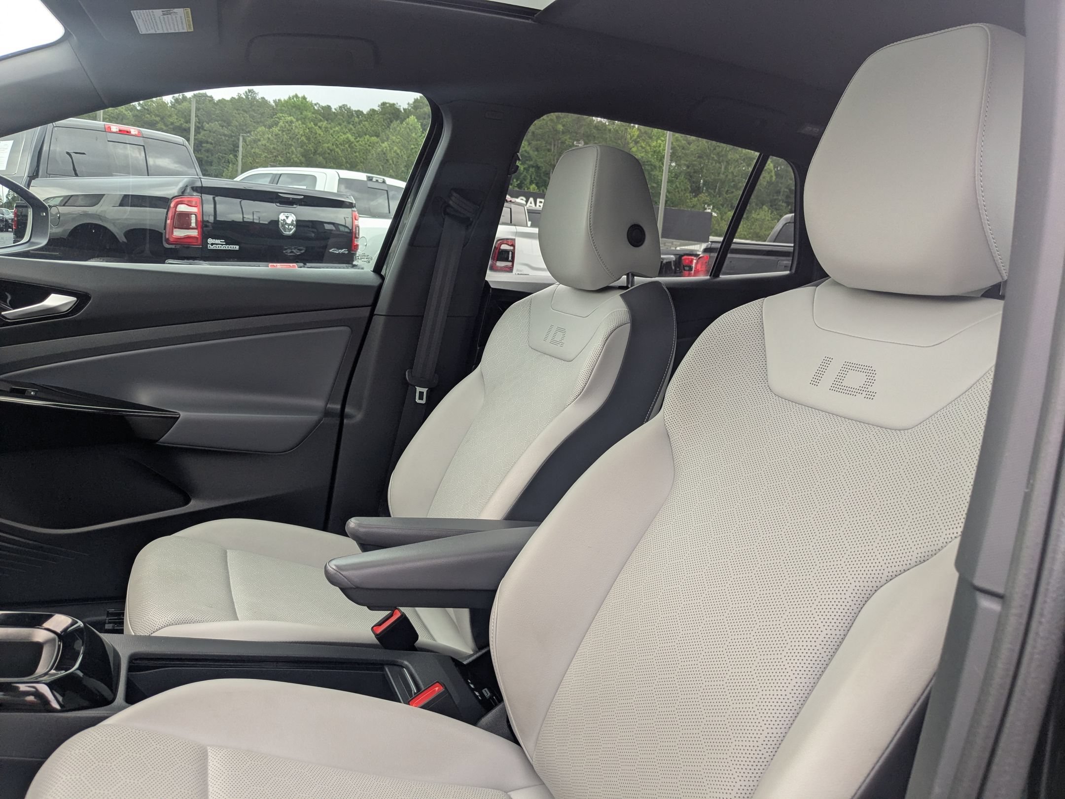 Used 2021 Volkswagen ID.4 Pro S w/ Gradient Package AWD/4WD image 14