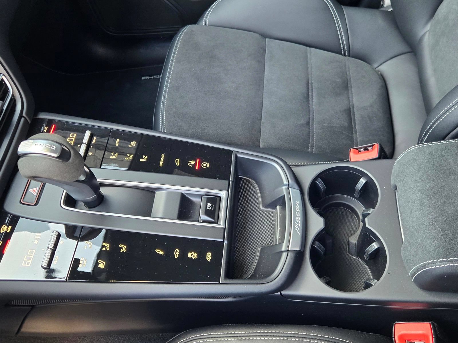 New 2026 Porsche Macan GTS AWD/4WD image 23