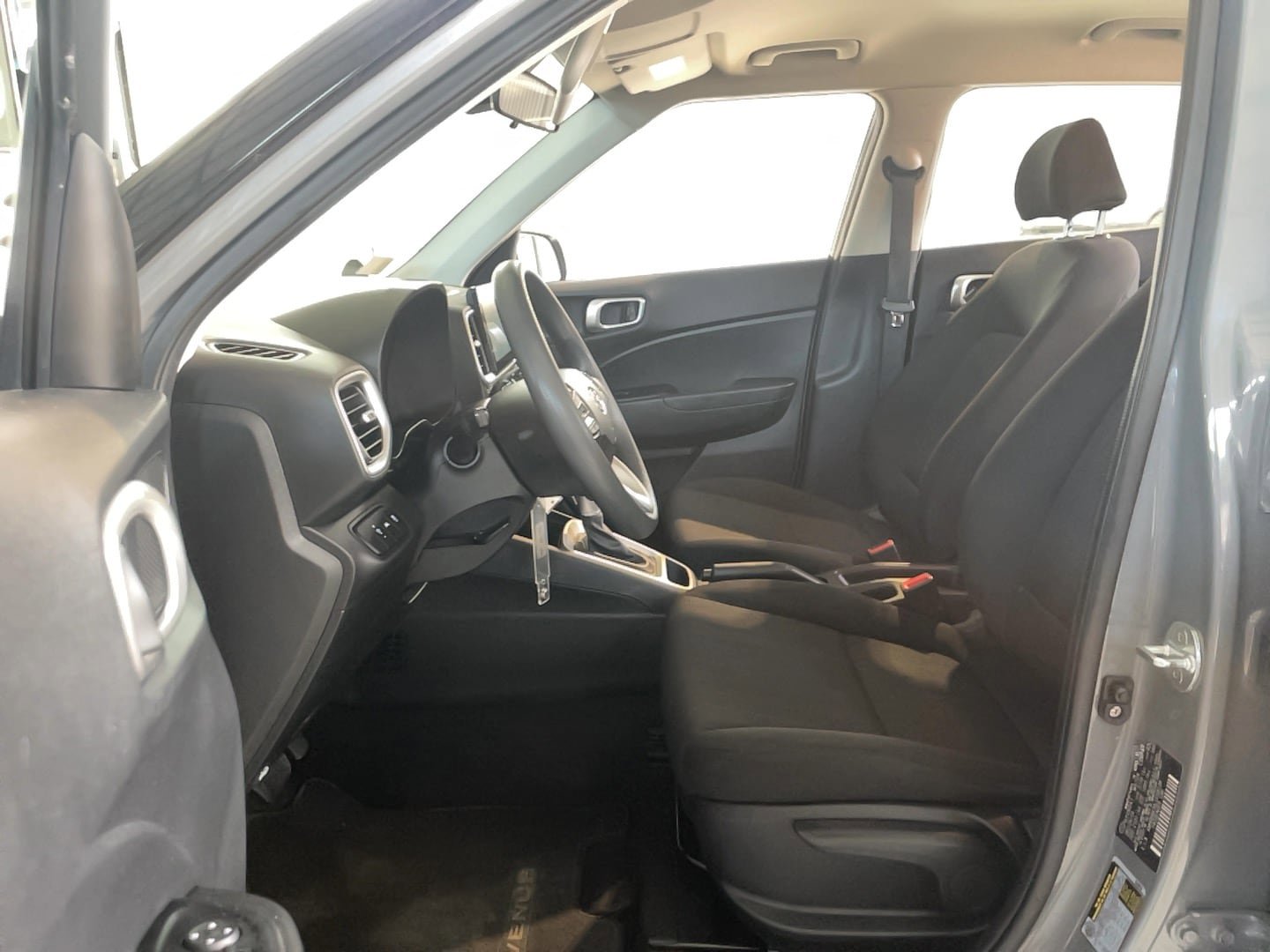 Used 2020 Hyundai Venue SE FWD image 16