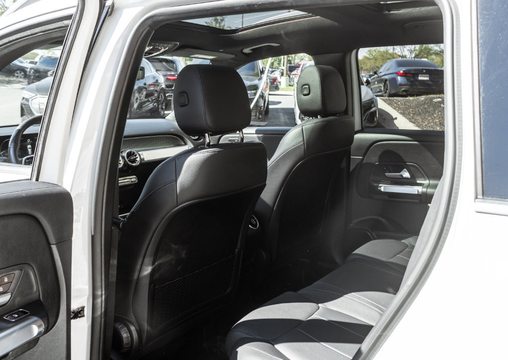 Used 2022 Mercedes-Benz GLB 250 4MATIC w/ Premium Package Lite image 23