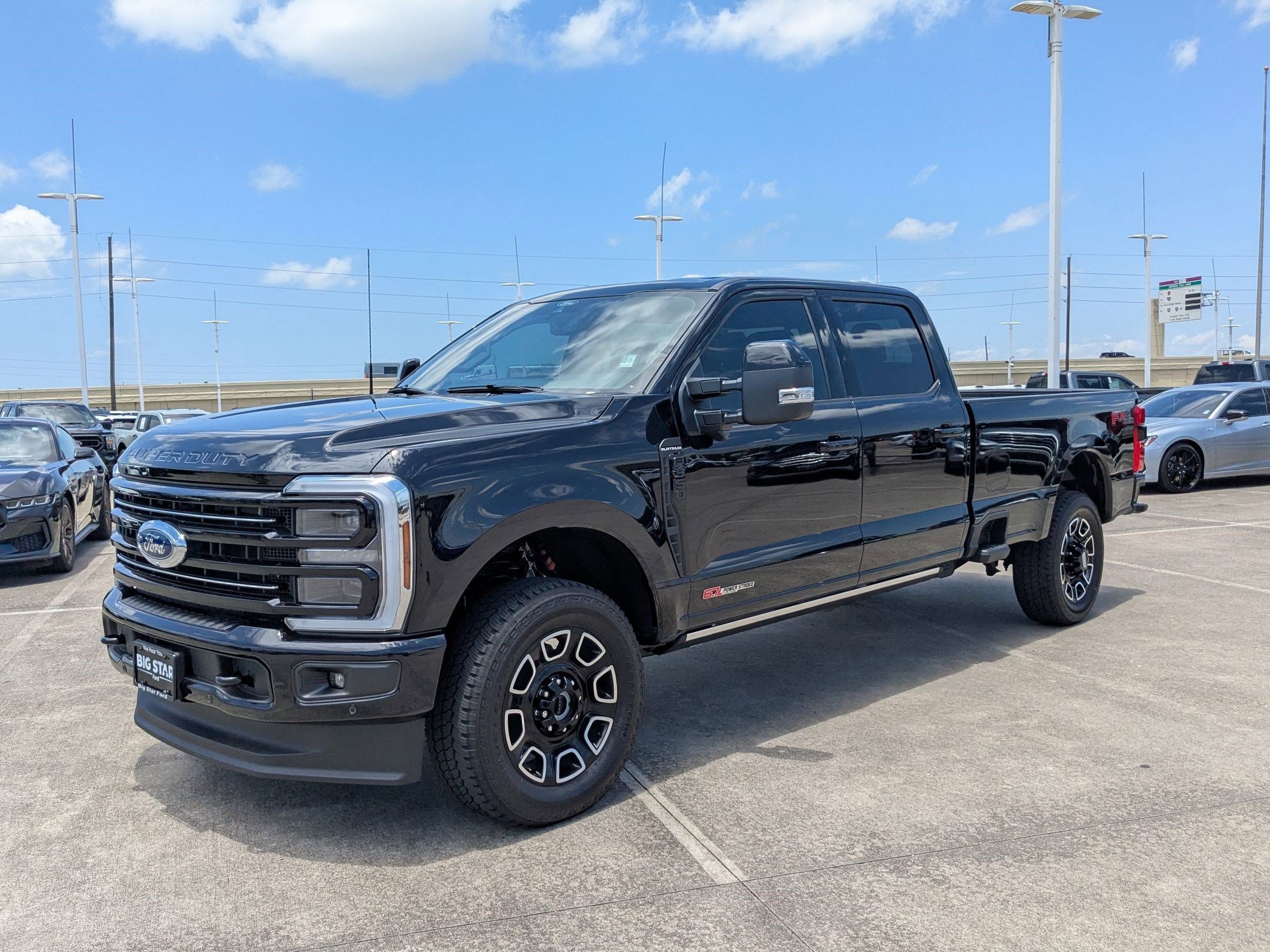 Used 2025 Ford F350 Platinum w/ FX4 Off-Road Package AWD/4WD image 8