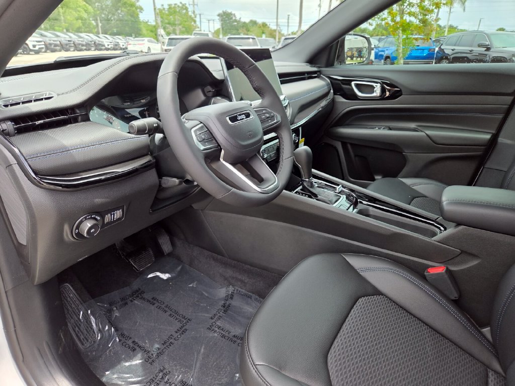 New 2026 Jeep Compass Latitude AWD/4WD image 28