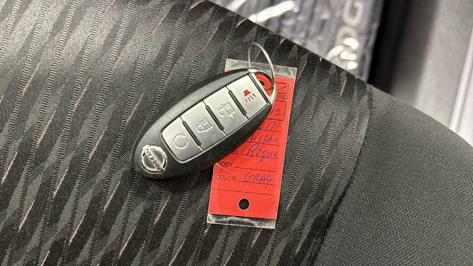 Used 2017 Nissan Rogue SV image 30