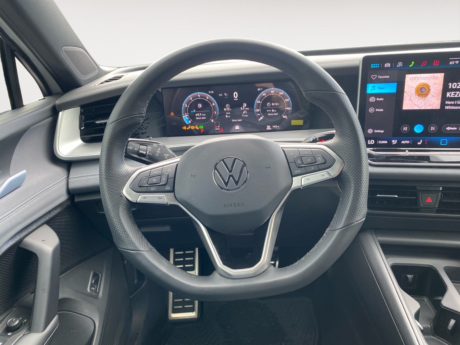 New 2026 Volkswagen Tiguan SE R-Line FWD image 15