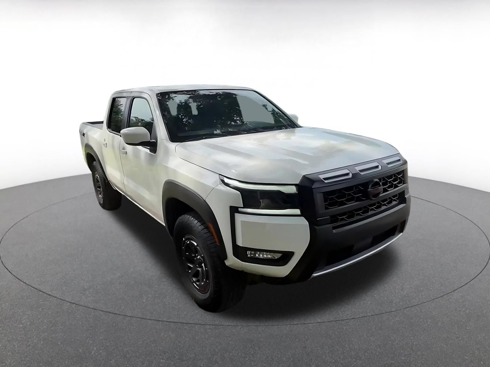 Used 2026 Nissan Frontier PRO-4X AWD/4WD image 3