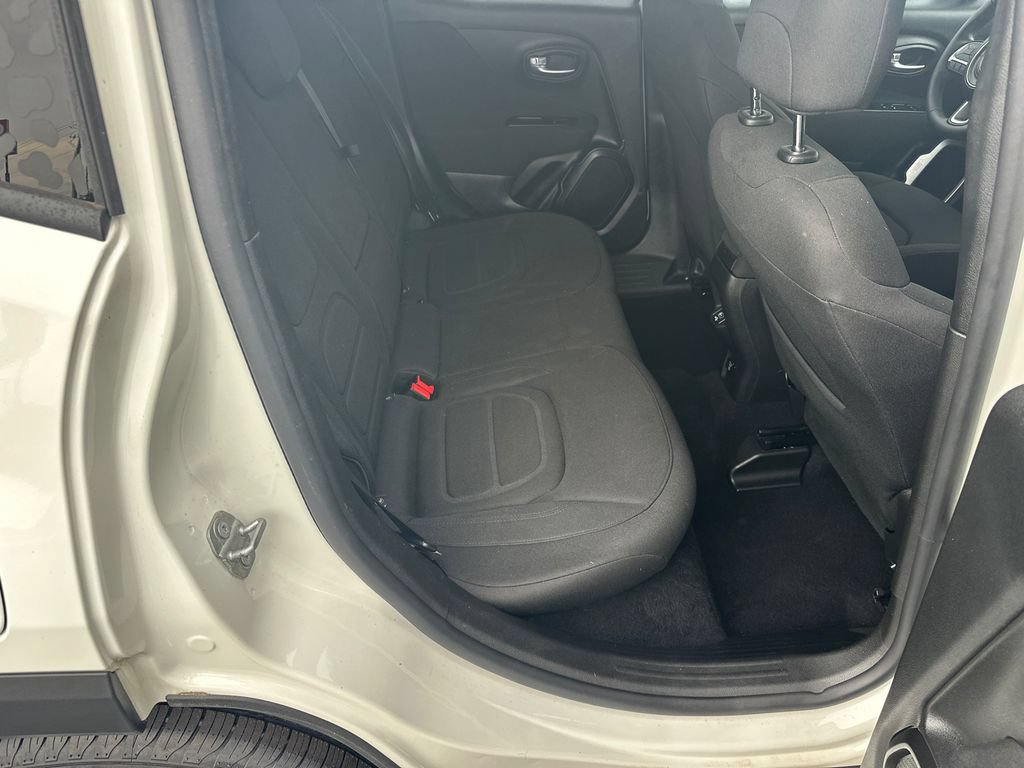 Used 2019 Jeep Renegade Latitude w/ Popular Equipment Group FWD image 15