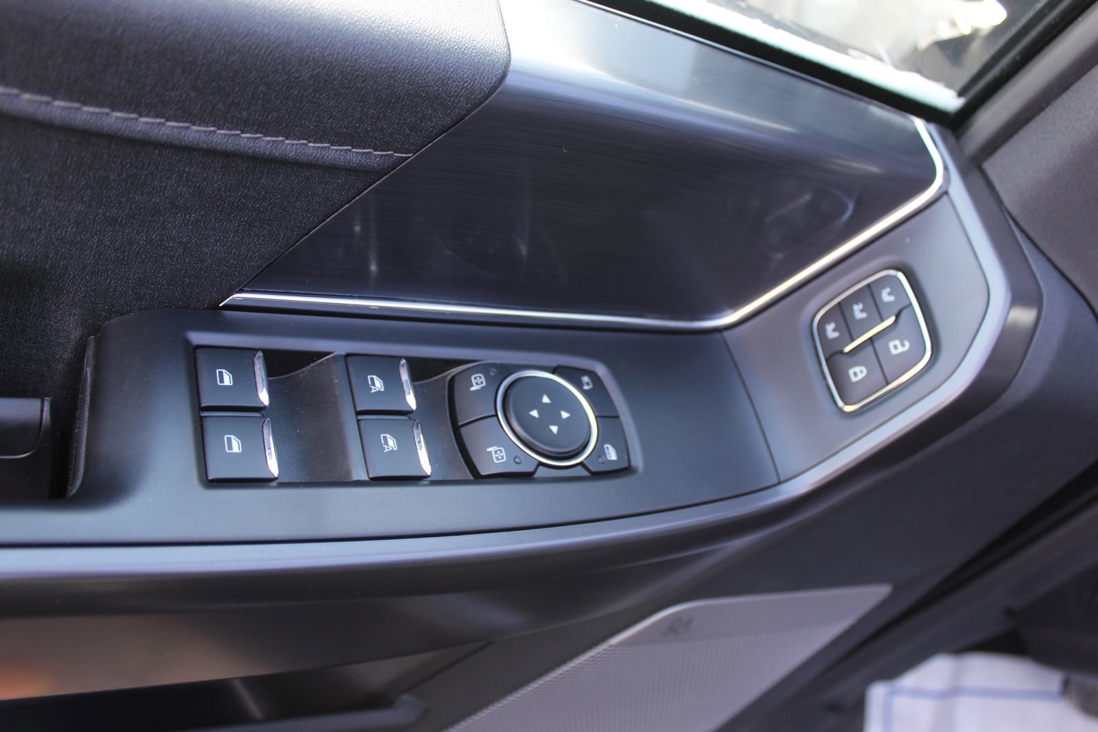 New 2025 Ford F150 Lariat w/ Equipment Group 501A Mid image 28