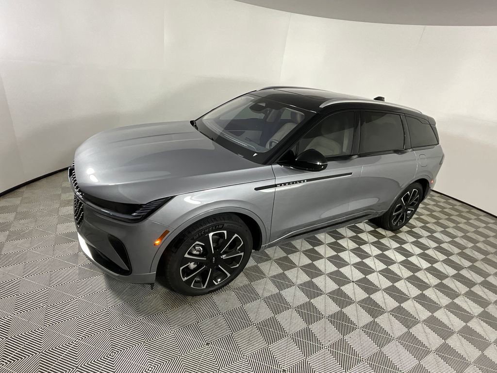 Used 2025 Lincoln Nautilus Reserve AWD/4WD image 9