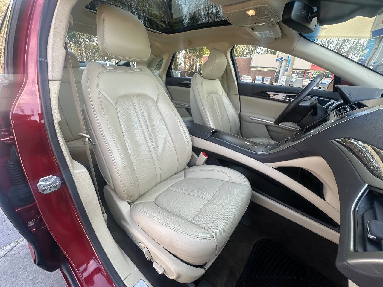 Used 2015 Lincoln MKZ Base 4dr Sedan w/ Equipment Group 202A Reserve image 9