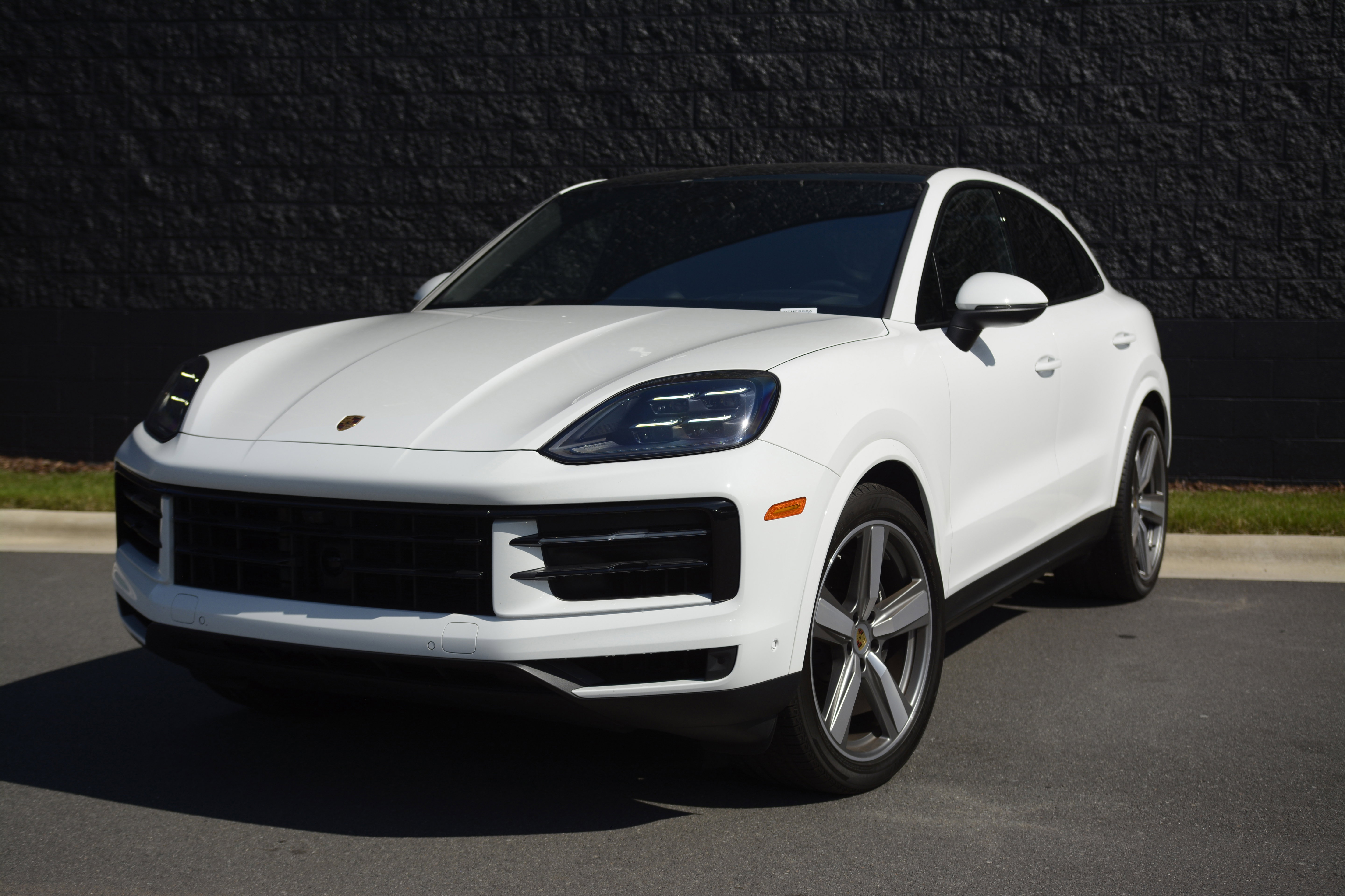 Certified 2024 Porsche Cayenne Coupe AWD/4WD image 1