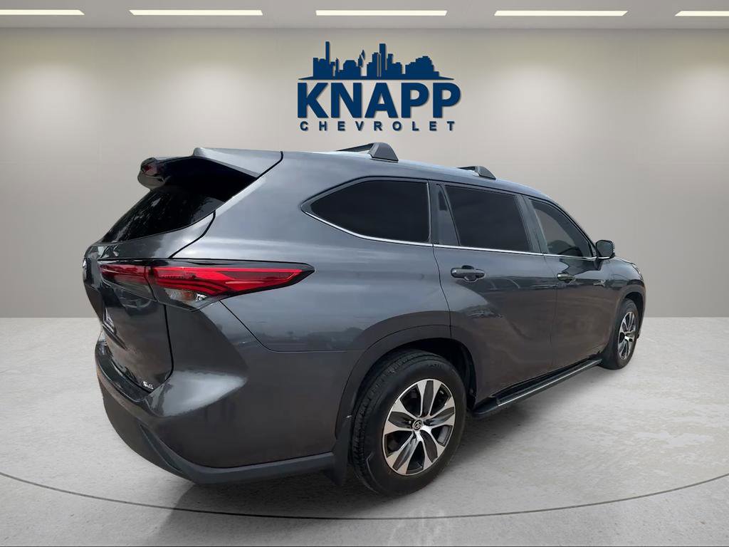 Used 2020 Toyota Highlander XLE FWD image 5