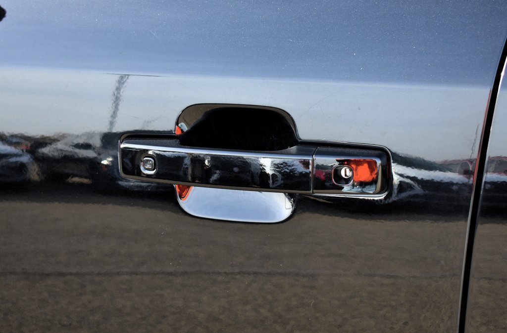 Used 2025 Land Rover Defender 110 S image 13