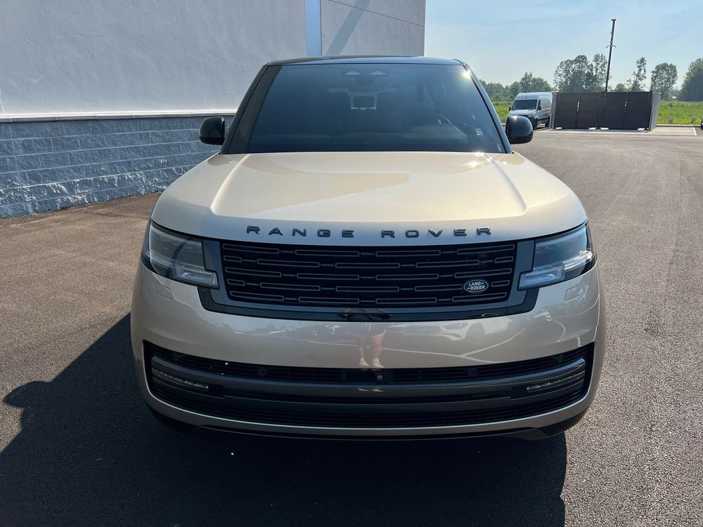 Used 2025 Land Rover Range Rover Long Wheelbase SE AWD/4WD image 3