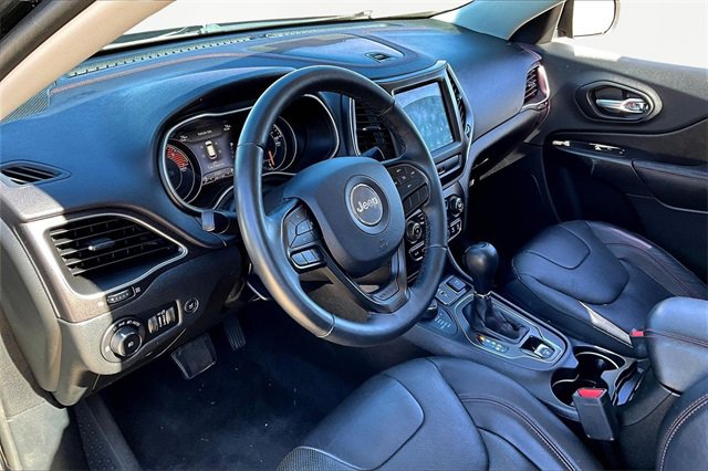 Used 2019 Jeep Cherokee Trailhawk image 13