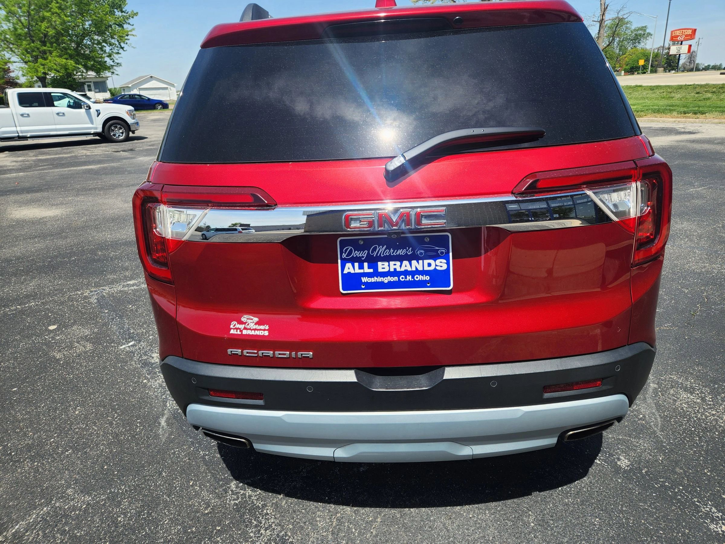 Used 2022 GMC Acadia SLE w/ Driver Convenience Package FWD image 5