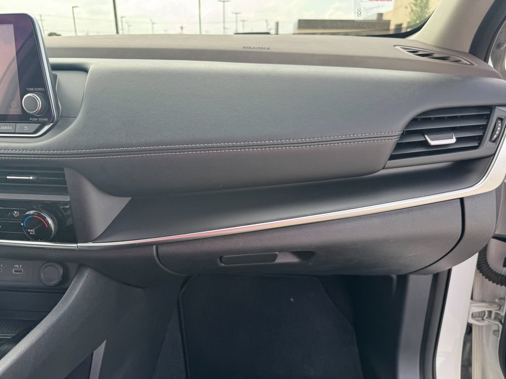 Used 2023 Nissan Rogue S AWD/4WD image 22