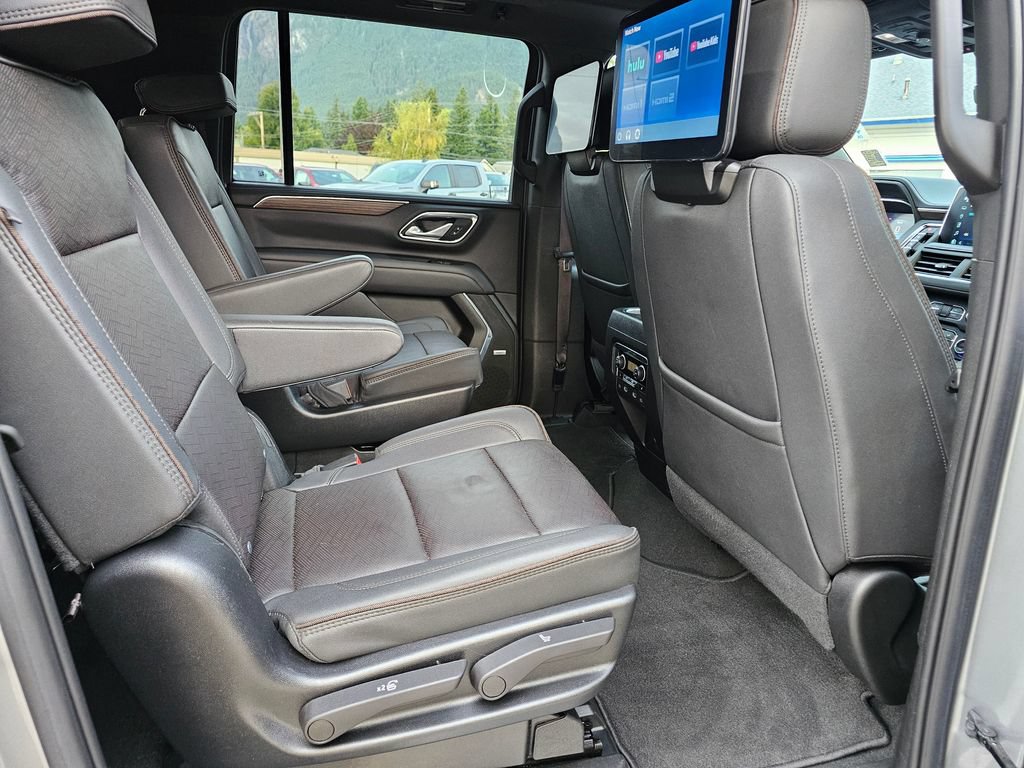 Used 2023 Chevrolet Suburban High Country w/ Premium Package 2 AWD/4WD image 16