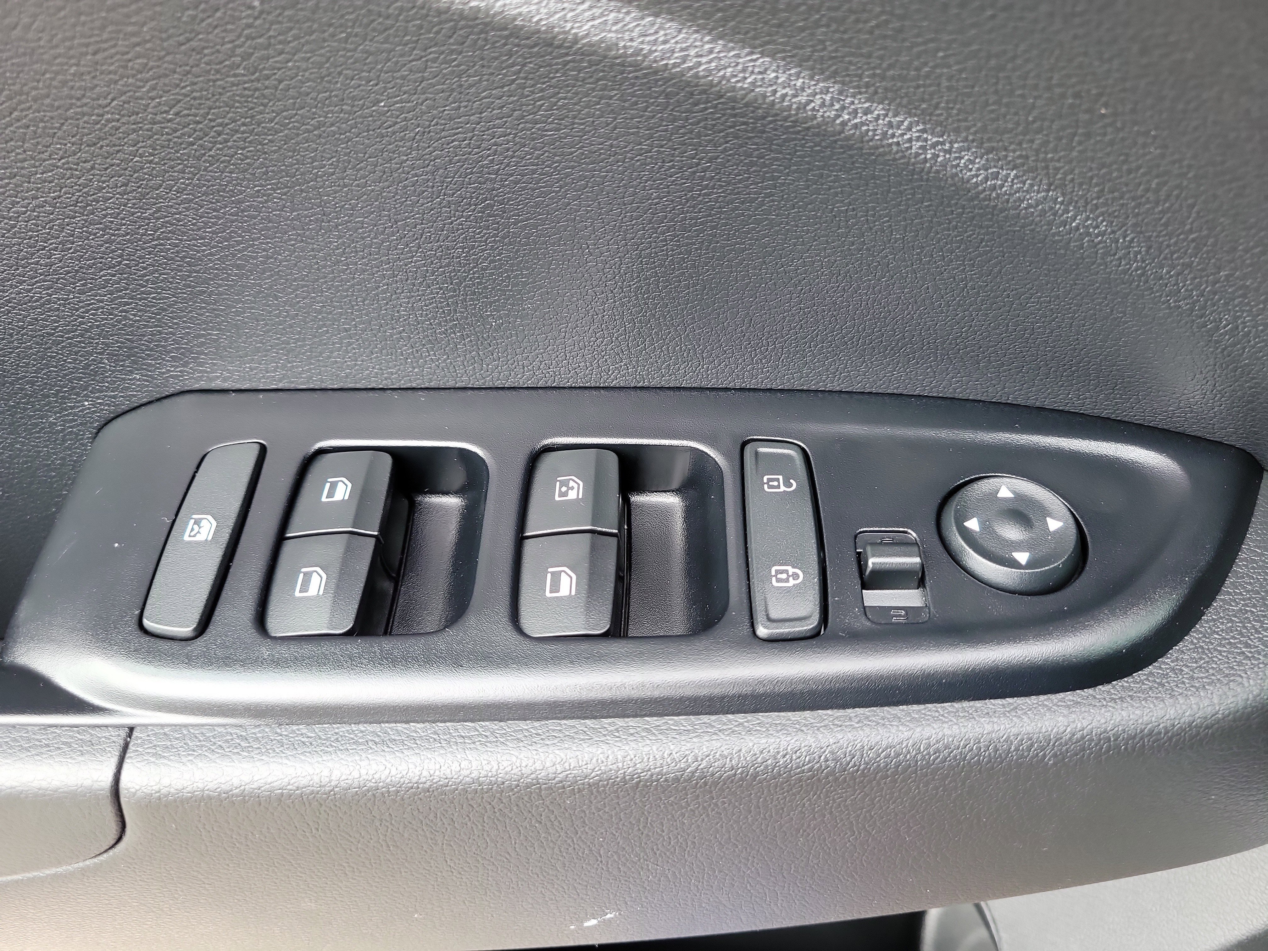 Used 2025 Hyundai Venue SEL FWD image 20